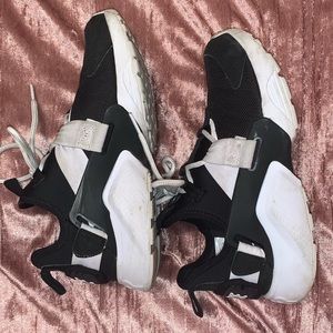 NIKE CITY LOW HUARACHE